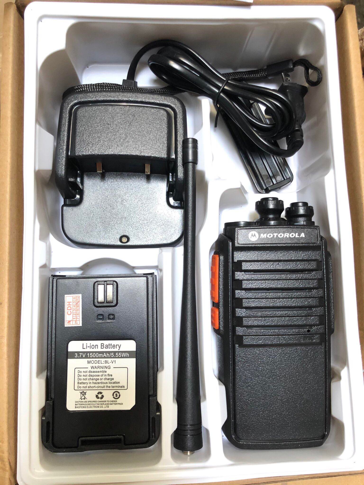Bộ đàm Motorola CP1600 Plus (2 Chế Độ Sạc, Giá Rẻ, Siêu Bền)