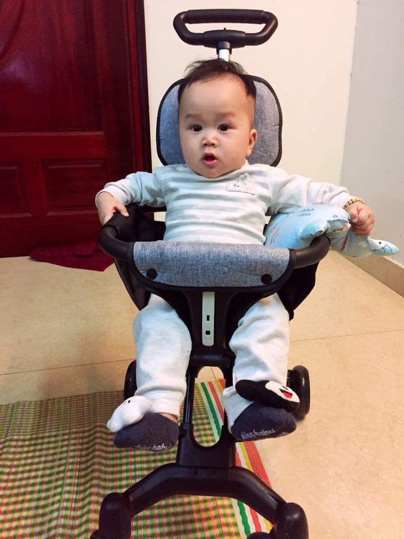 Xe đẩy gấp gọn cho bé -  thiết kế khung hợp kim nhôm chắc chắn, trọng lượng siêu nhẹ - khả năng gấp gọn tiết kiệm diện tích, chỉ chiếm 35x30x17cm diện tích