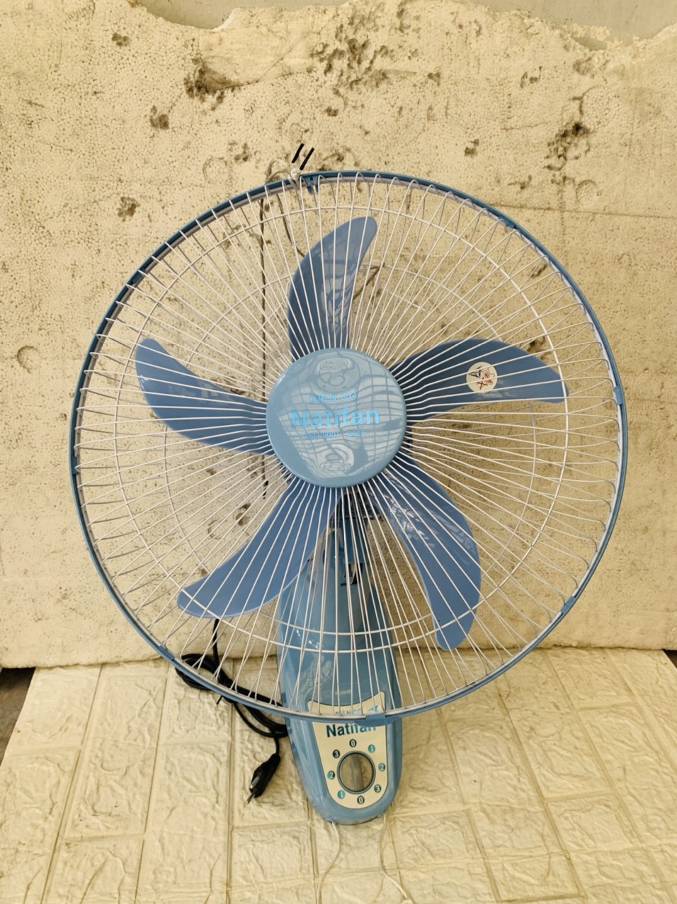 Quạt treo tường 2 dây Natifan B405