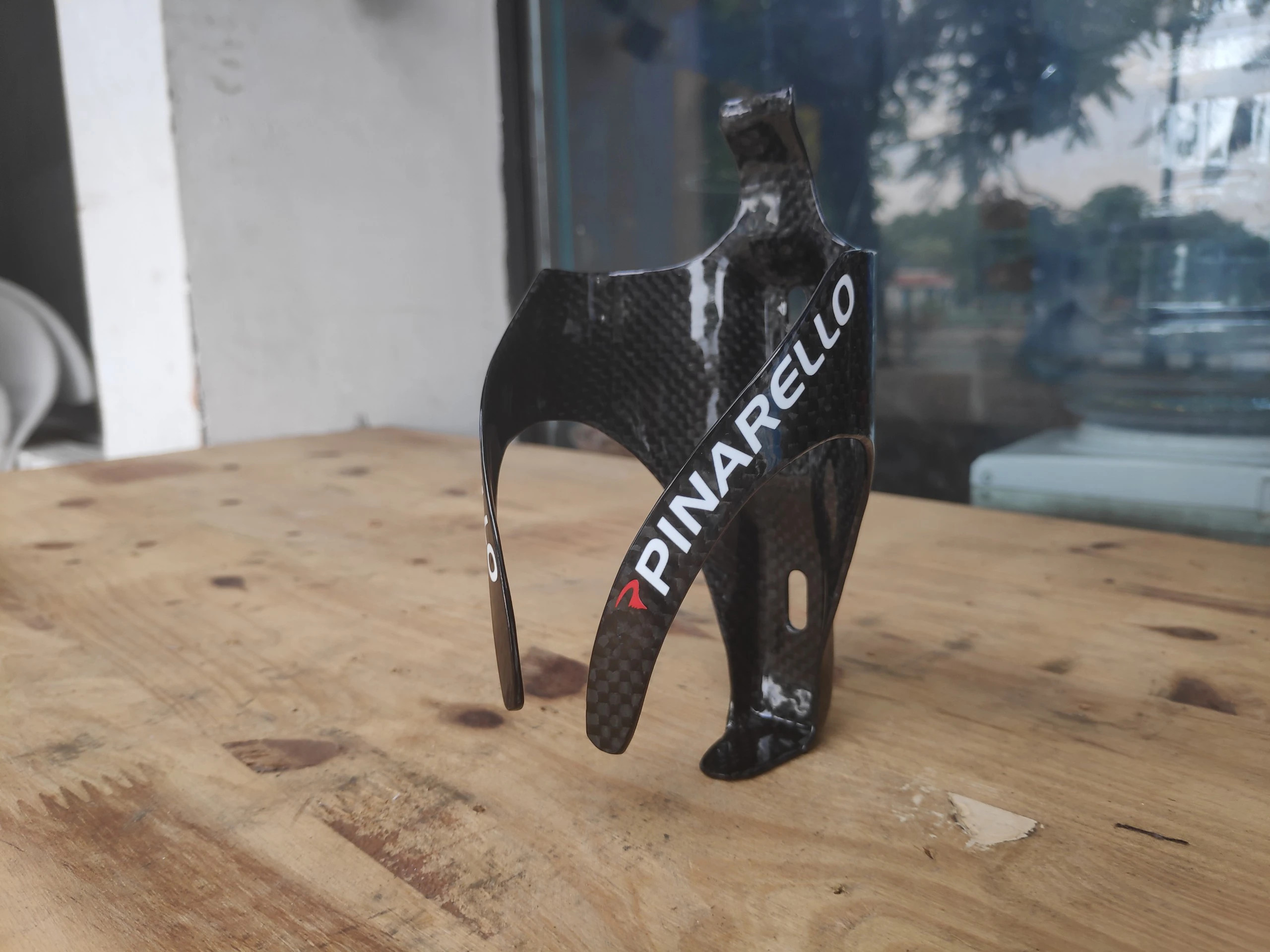 Gọng bình nước carbon PINARELLO