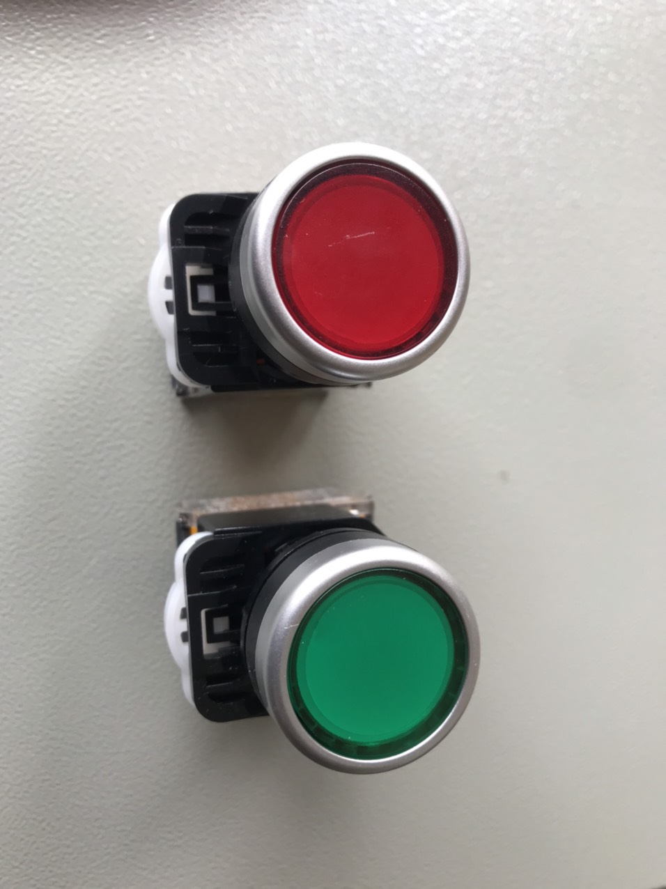 Nút ấn LA38 Phi 22 - nút ấn nhả xanh đỏ phi 22mm