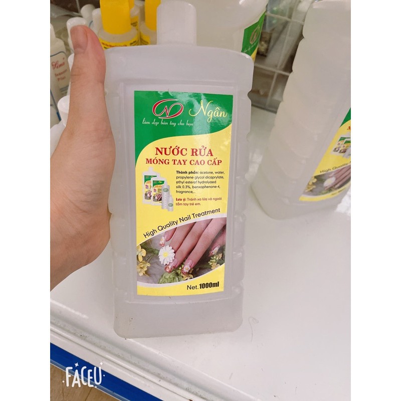 Nước rửa móng tay
