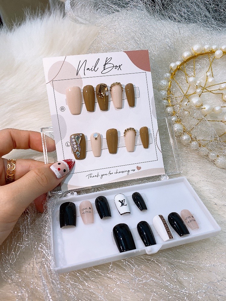 Nail Box tự thiết kế thương hiệu eo vì