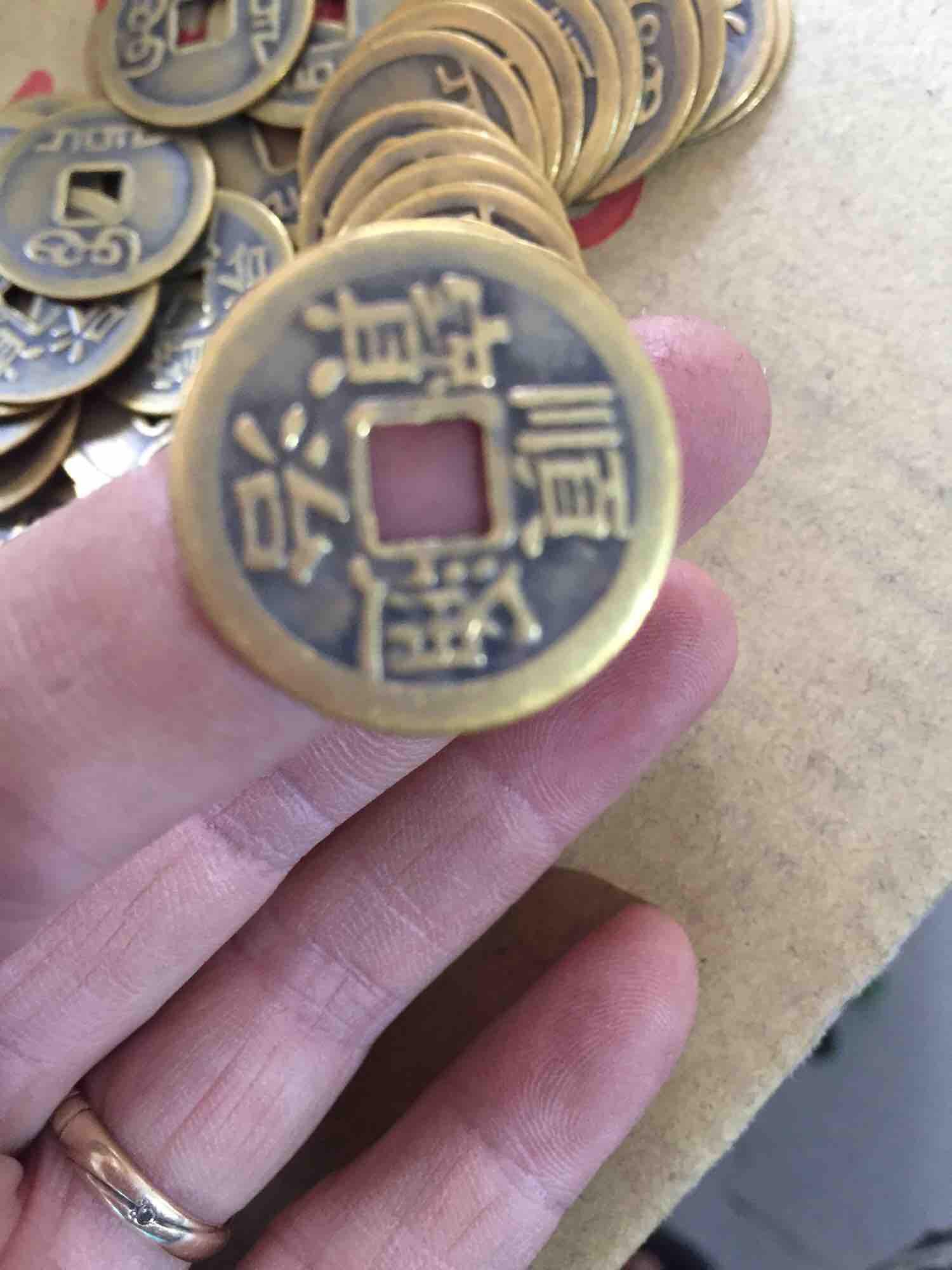 100 đồng xu phong thuỷ