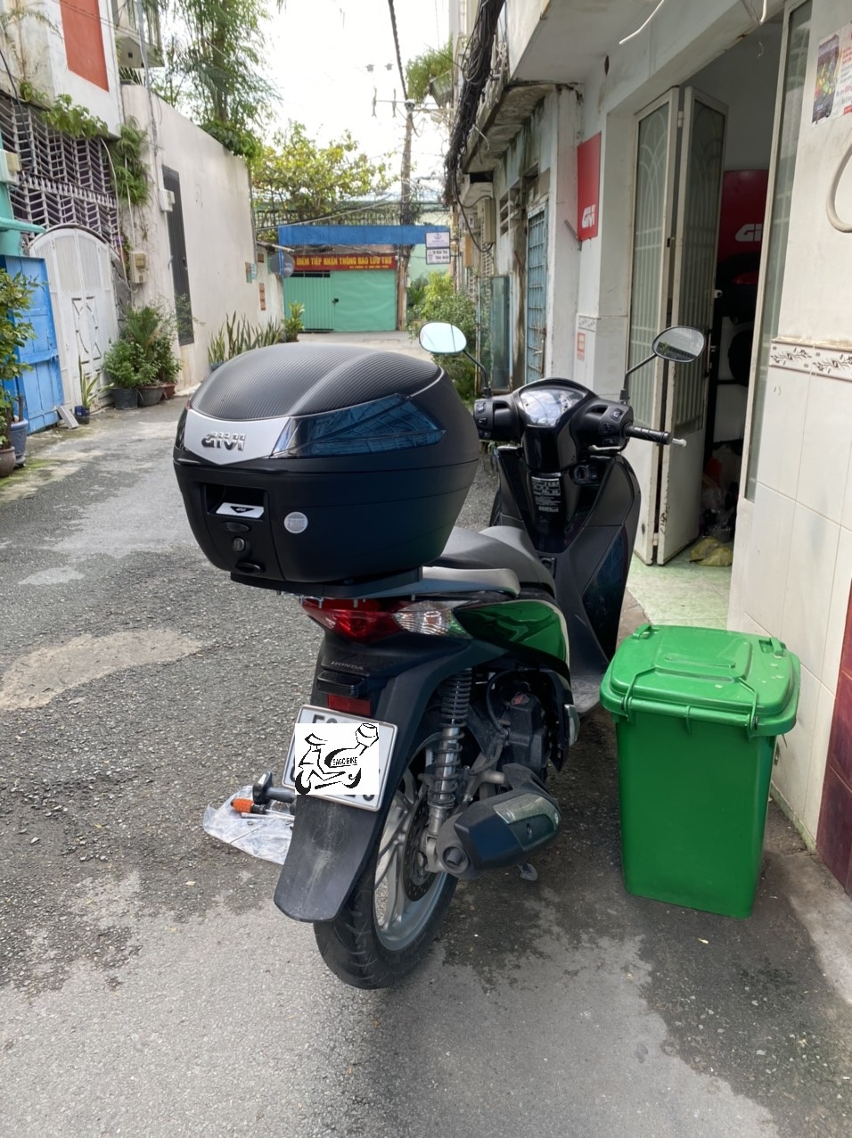 [HCM]Thùng givi B34NT lắp cho xe SH