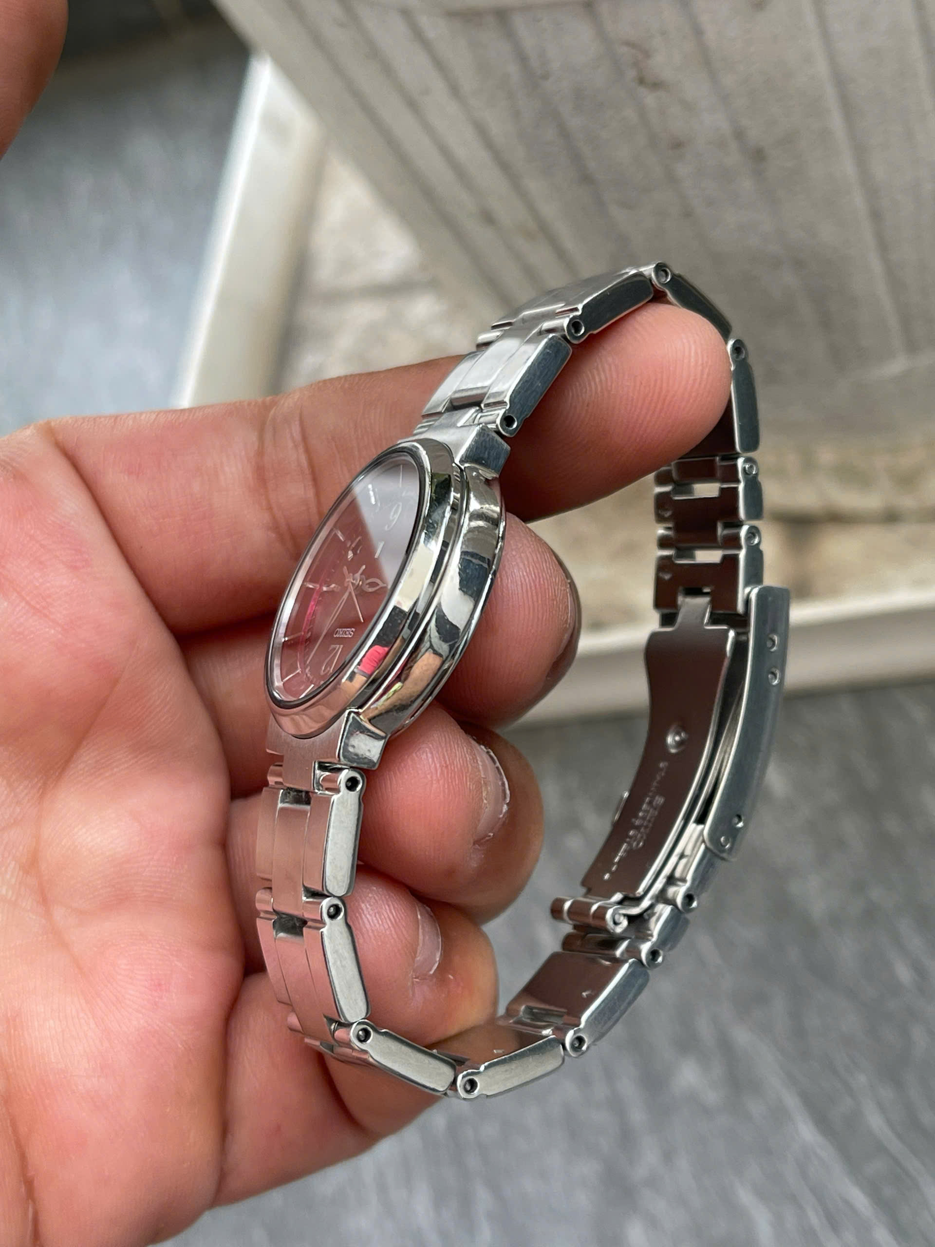 Đồng hồ nữ Seiko LK mặt hồng nhạt kính saphia chạy pin hàng Si