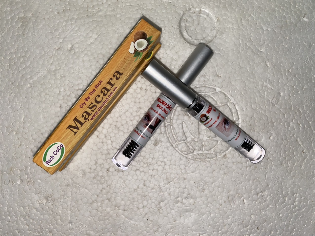 MASCARA DẦU DỪA DƯỠNG DÀI VÀ DẦY MI - RICH COCO