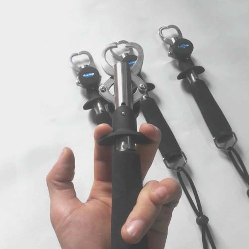 kìm kẹp cá có cân và thước đo