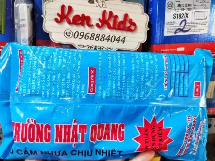 Ổ cắm điện 4 lỗ dài Nhật Quang (3M/5M)