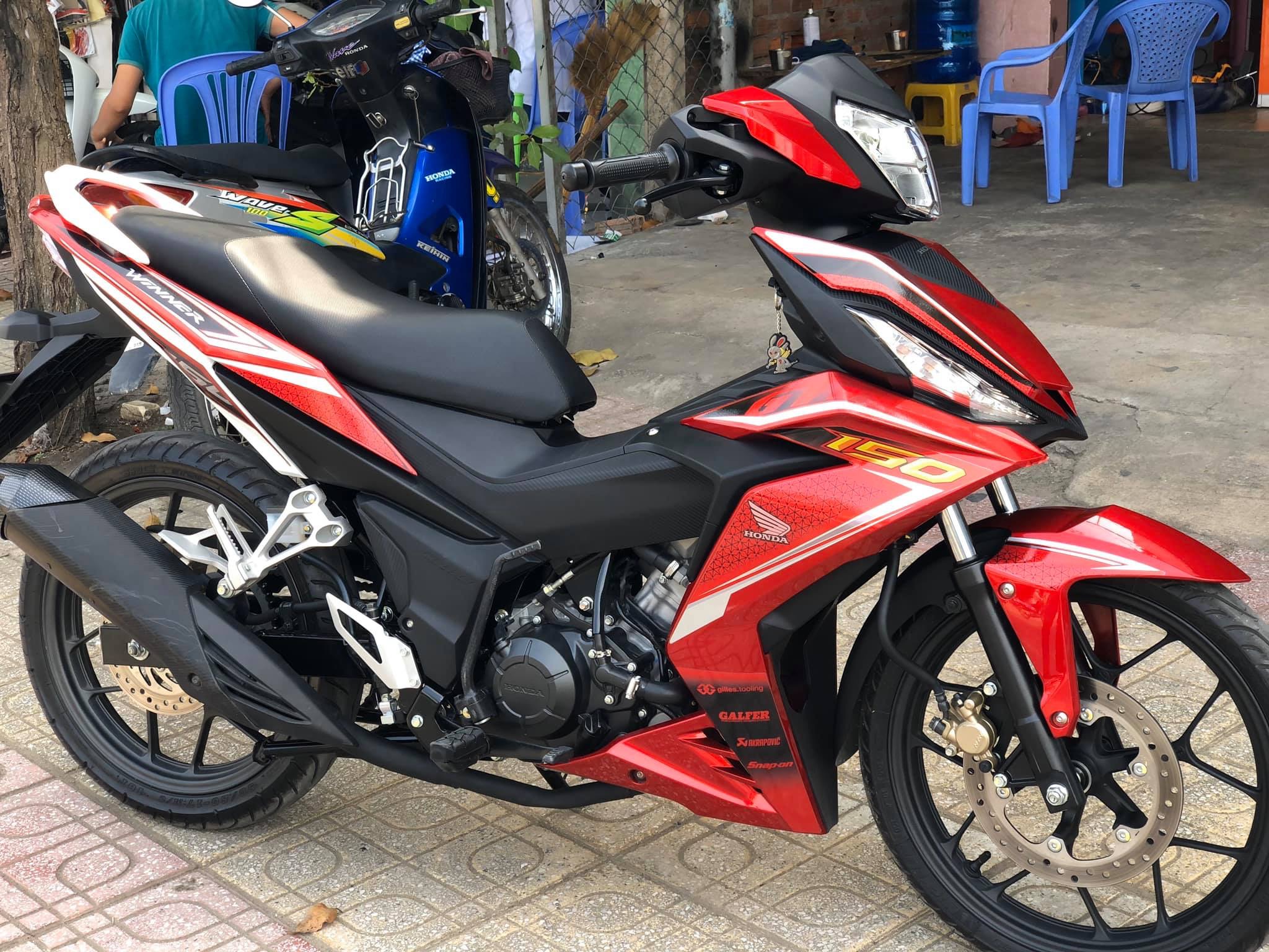 Tem rời winner zin dán xe đỏ