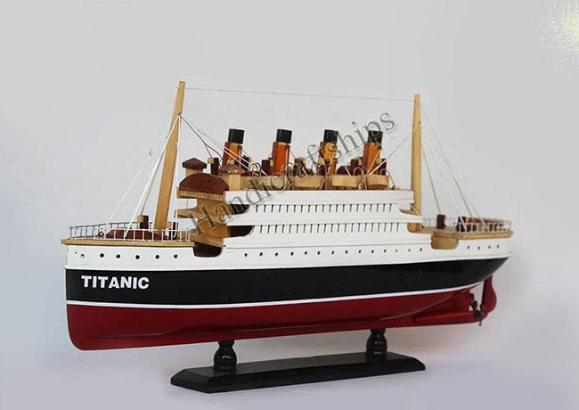 Mô hình thuyền Titanic (Thân: 40cm)