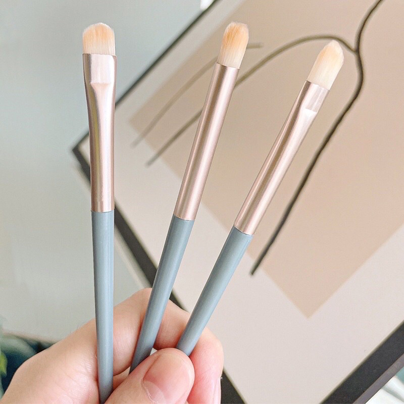 3 cái Eyeshadow Brush Ngọa Silkworm Brush Portable Eyeliner Trang điểm Brush Set Trang điểm mắt phổ quát ROYALLOVEA