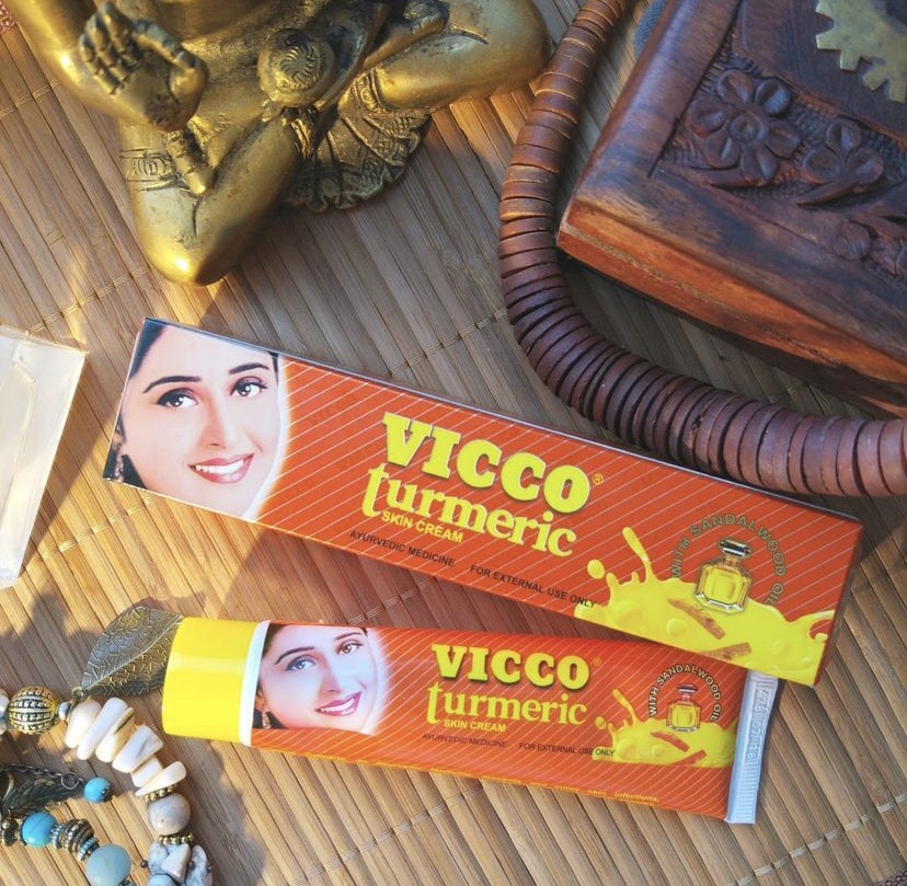 Vicco Turmeric Cream 30g India - Bath & Body Care - Moisturizing Milk - with Pine Essential Oil - Healthy and Bright Skin - Daily Use