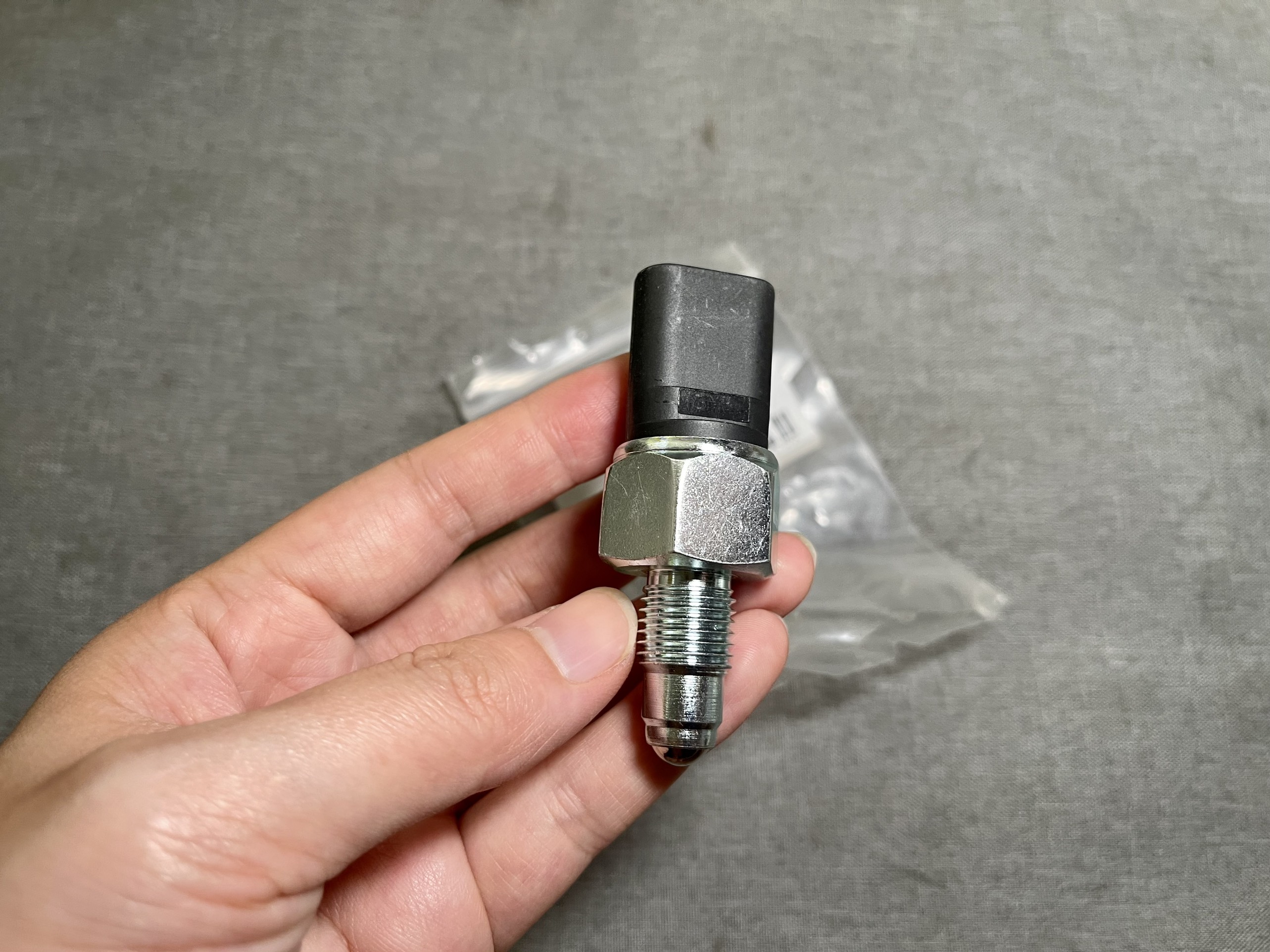 CÔNG TẮC BÁO LÙI MITSUBISHI-XPANDER HÀNG XỊN ASAKI