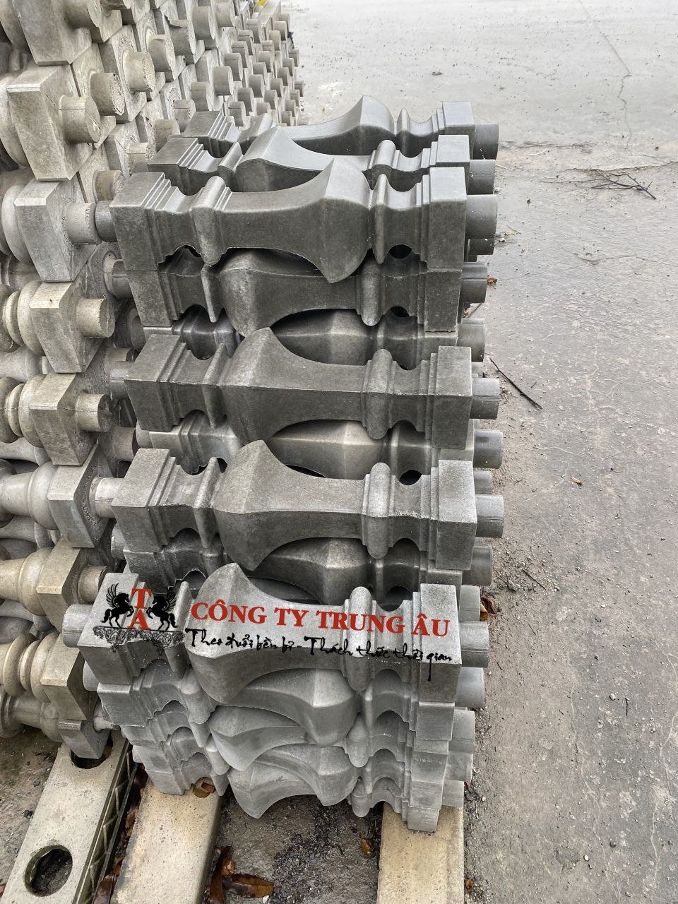 Khuôn Đúc Lan Can Bê Tông ( lục bình đế vương cao 50cm )