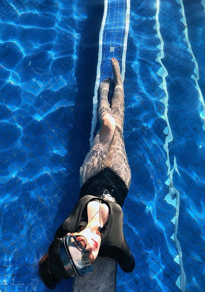 Bikini Đồ bơi liền mảnh tay dài/ tay ngắn khoá kéo màu đen 2024