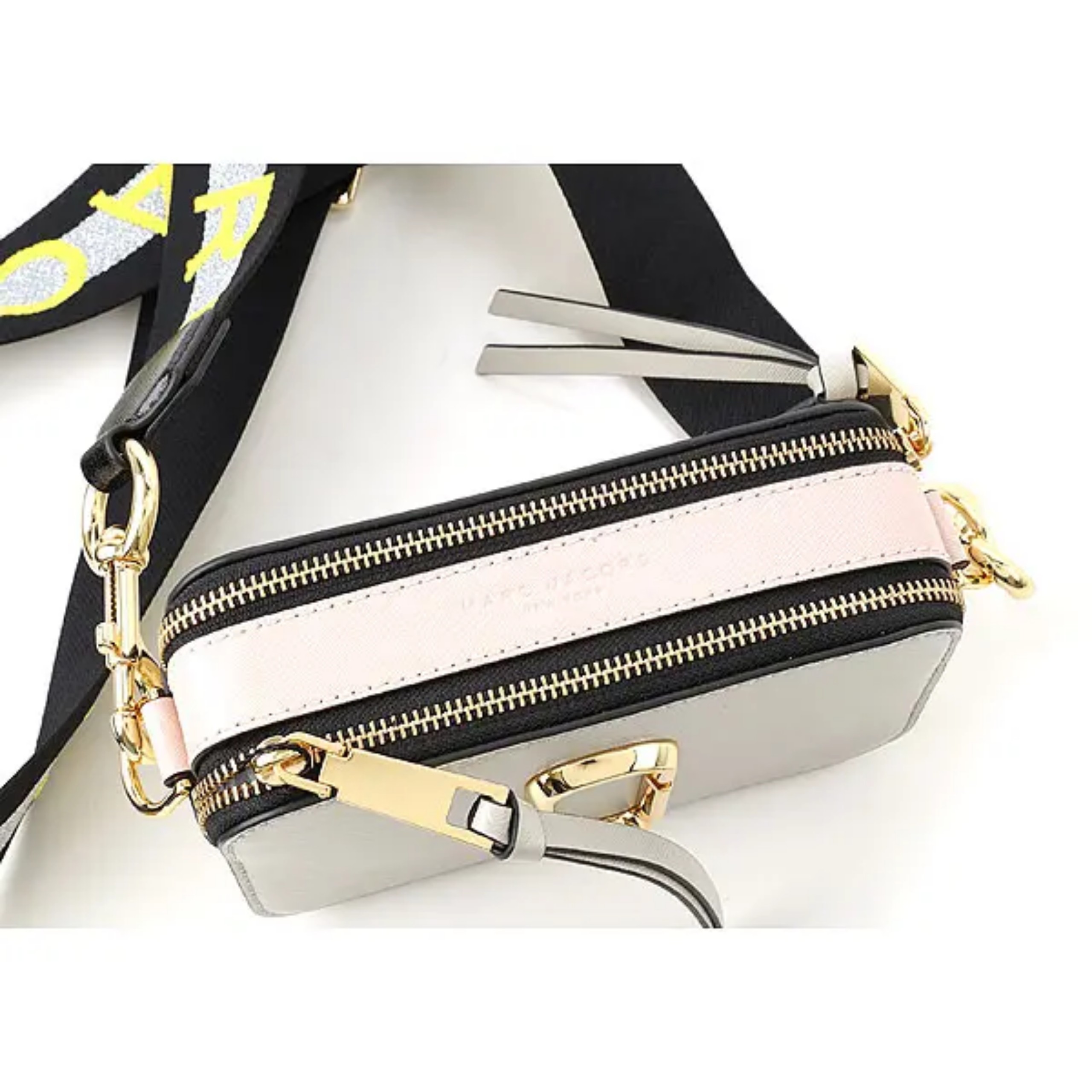Túi Đeo Chéo Marc Jacobs Snapshot Shoulder Bag Monogram trắng