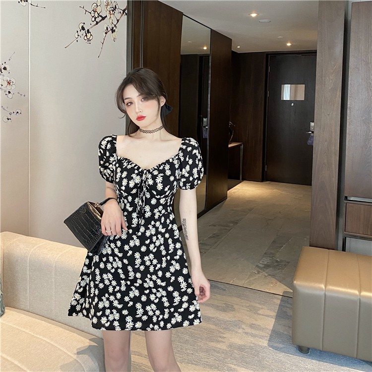 Váy yếm 2 dây hoa cúc siêu xinh | Shopee Việt Nam