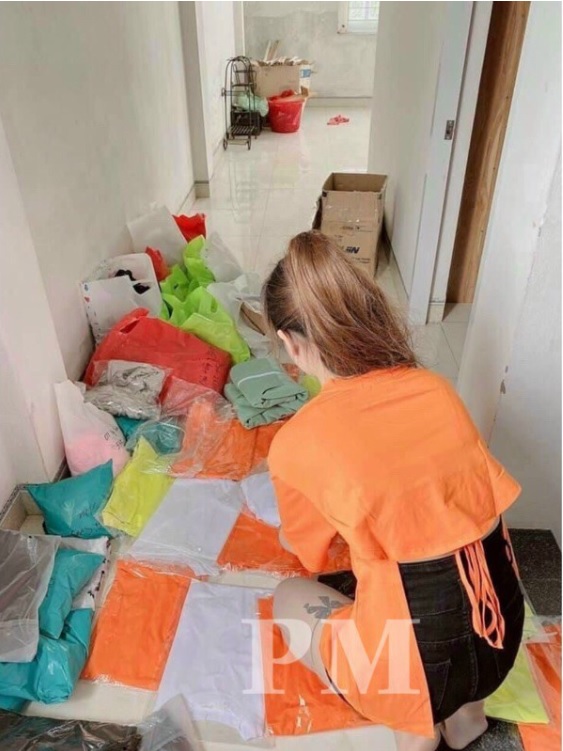 Áo thun kiểu form rộng hở lưng 3/4 cột dây