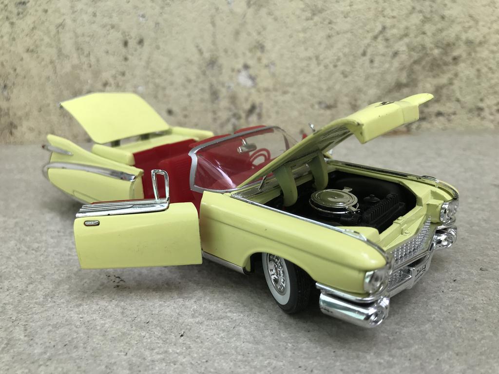 [HCM]Mô hình xe cổ CADILLAC Eldorado 1959 - 1:32