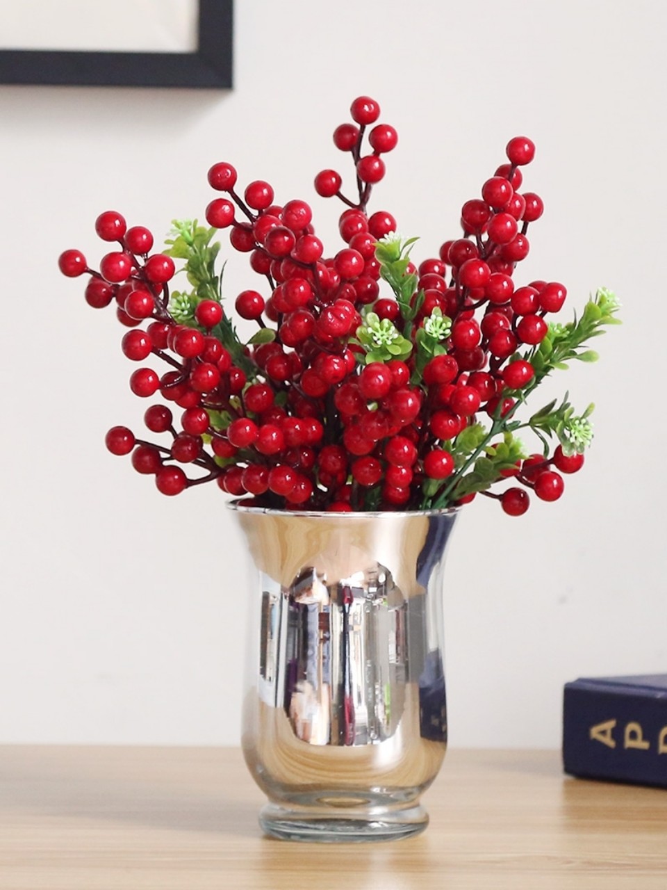 Cụm điểm quả cherry đỏ,cành cherry trang trí