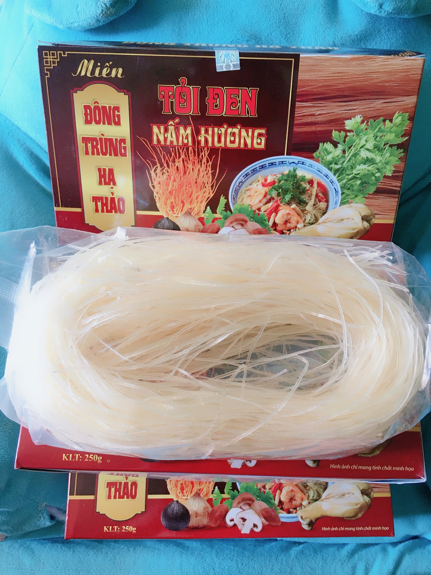 Miếng tỏi đen nấm hương
