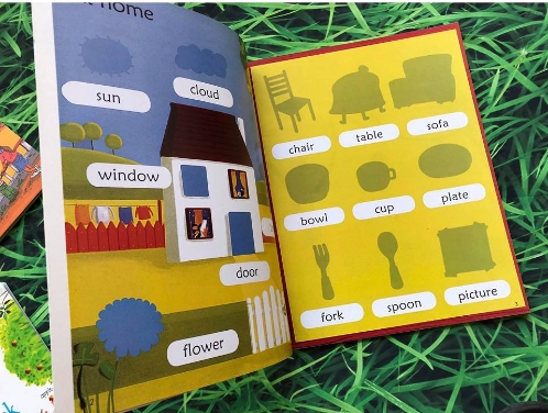 Usborne Sticker Book - 100 First english words