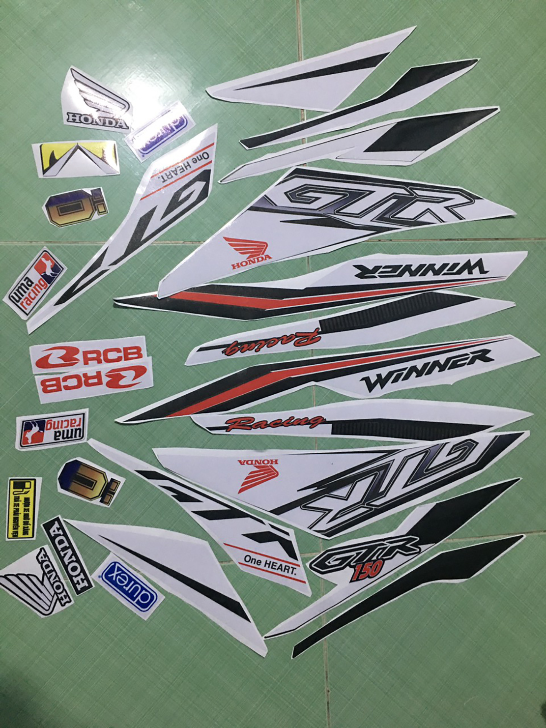 Tem winner 150 trắng đen GTR