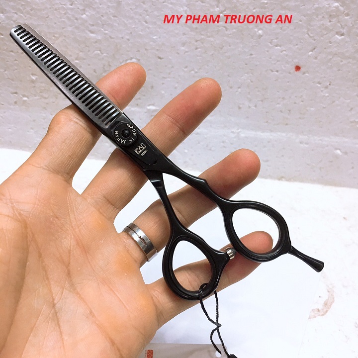 Kéo cắt tóc Nhật Bản Kai 6.0 inch màu đen(tặng kèm ví kéo)