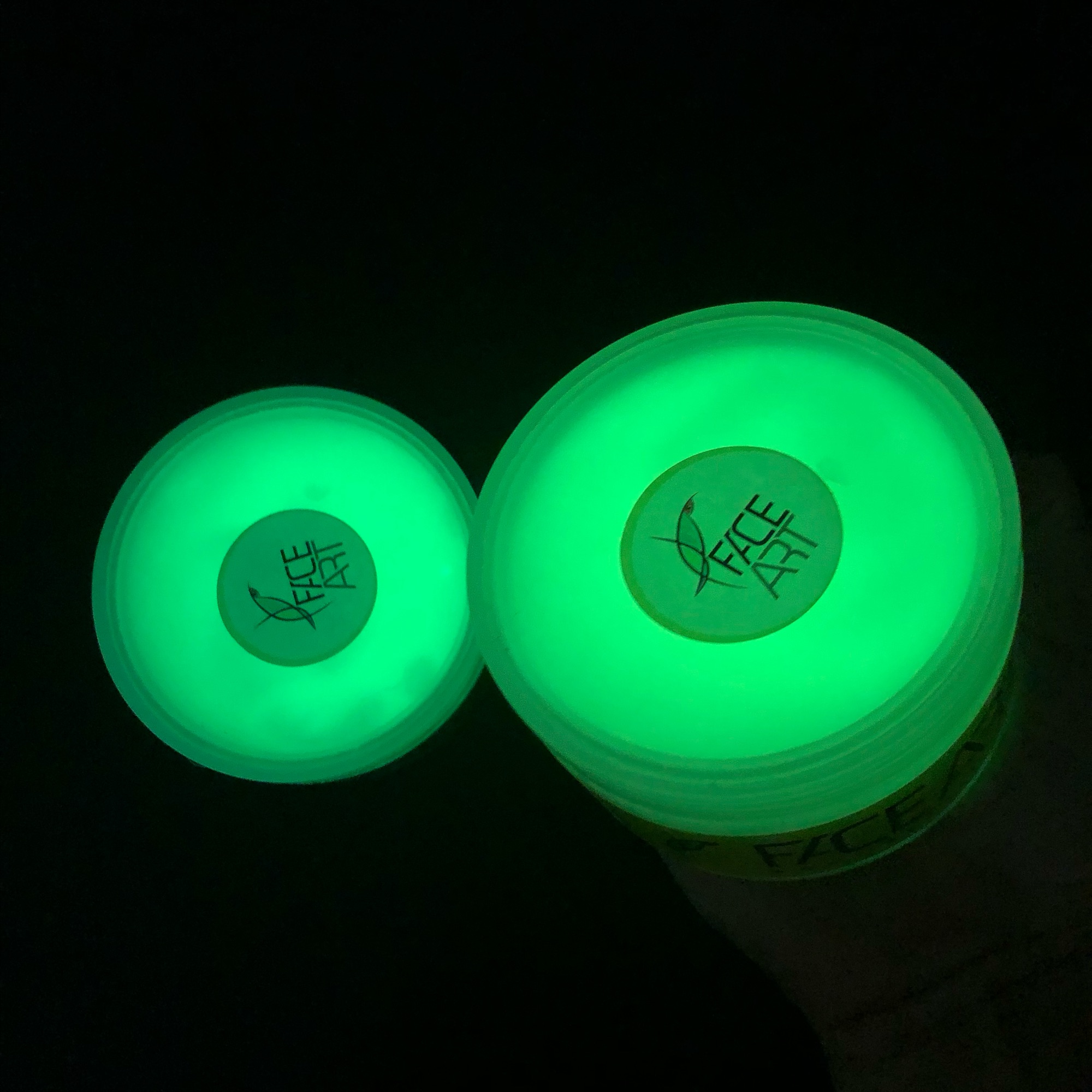 Dạ Quang vàng chanh-Màu sơn Acrylic Dạ quang màu vàng chanh phát sáng trong bóng đêm sau khi đã hấp thụ Ánh sáng-hủ 300g