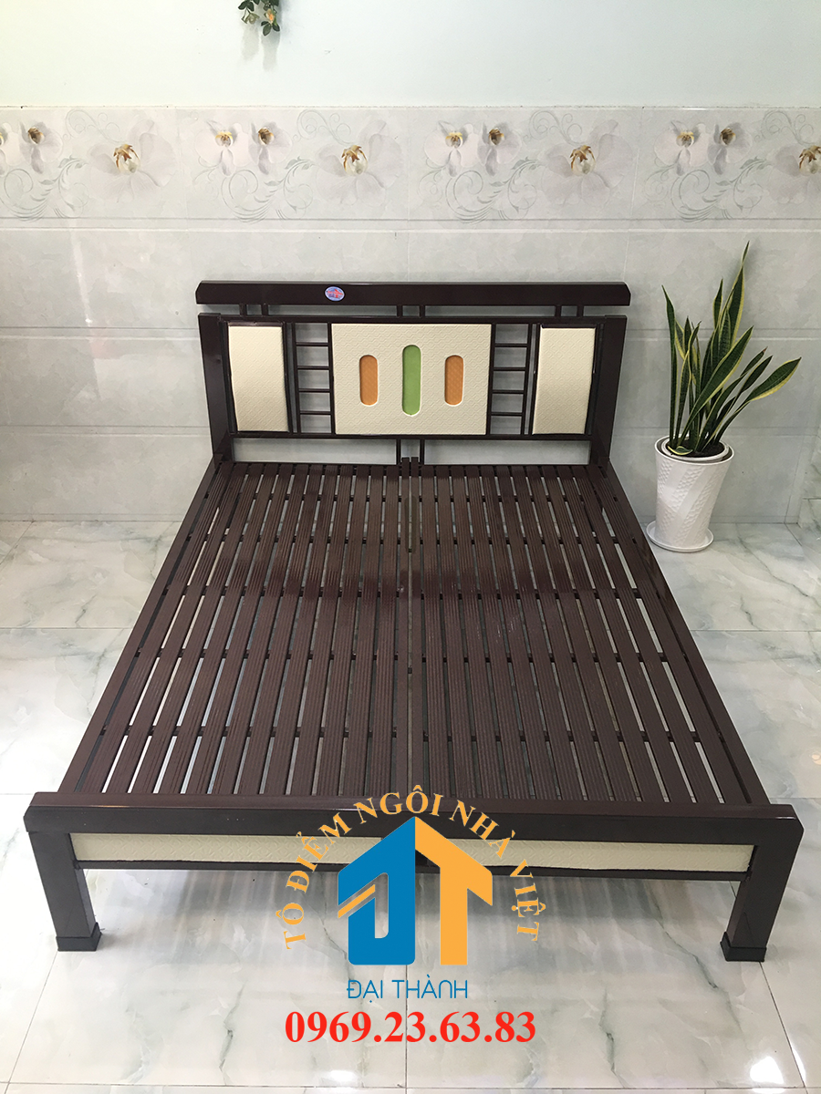 Giường  sắt hộp kích thước từ 1m đến 1m8 x 2m kiểu gỗ Đại Thành mẫu 14