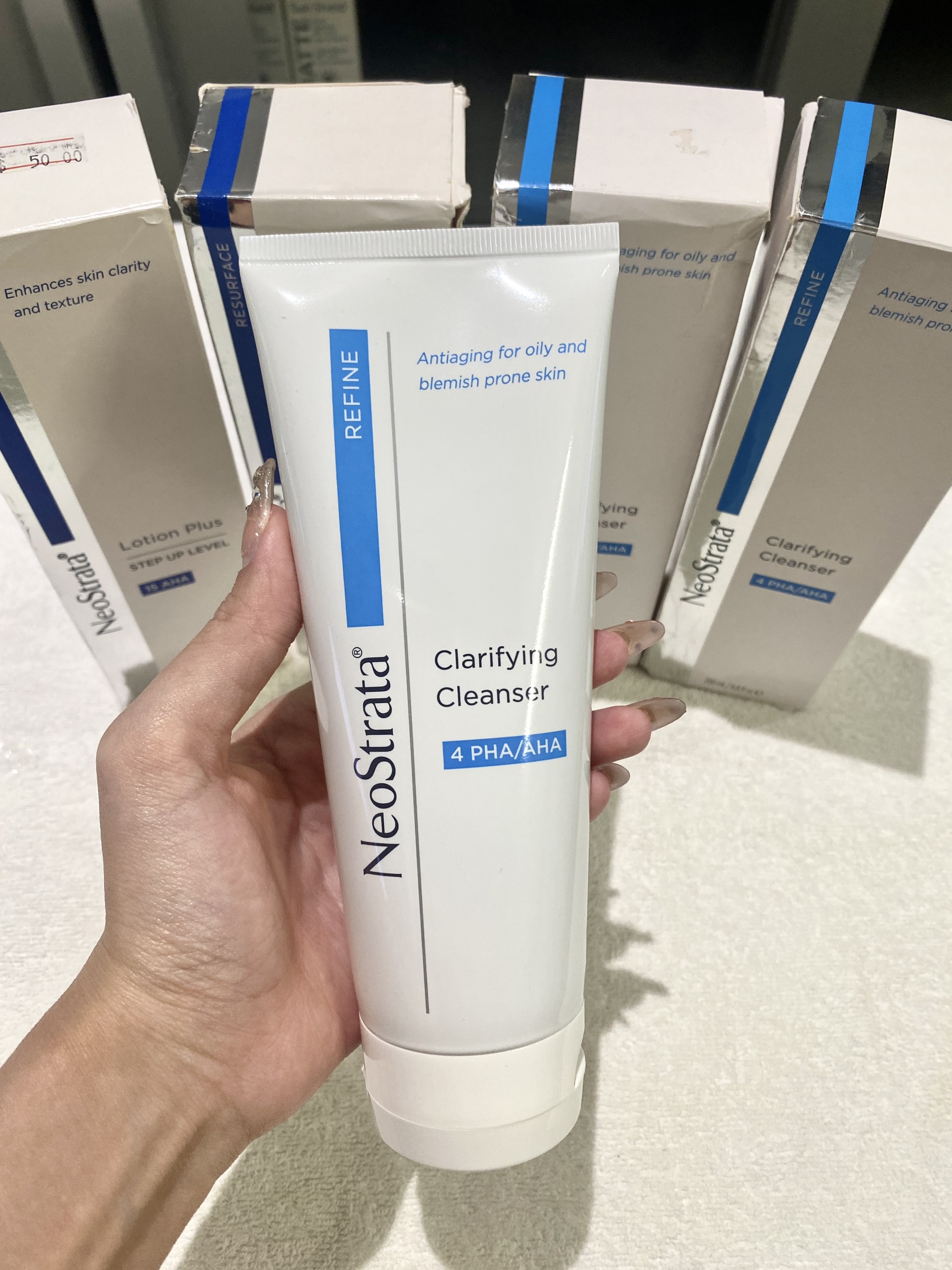 Sữa Rửa Mặt Giảm Mụn NeoStrata Clarifying Cleanser 4 PHA/AHA (200ml)