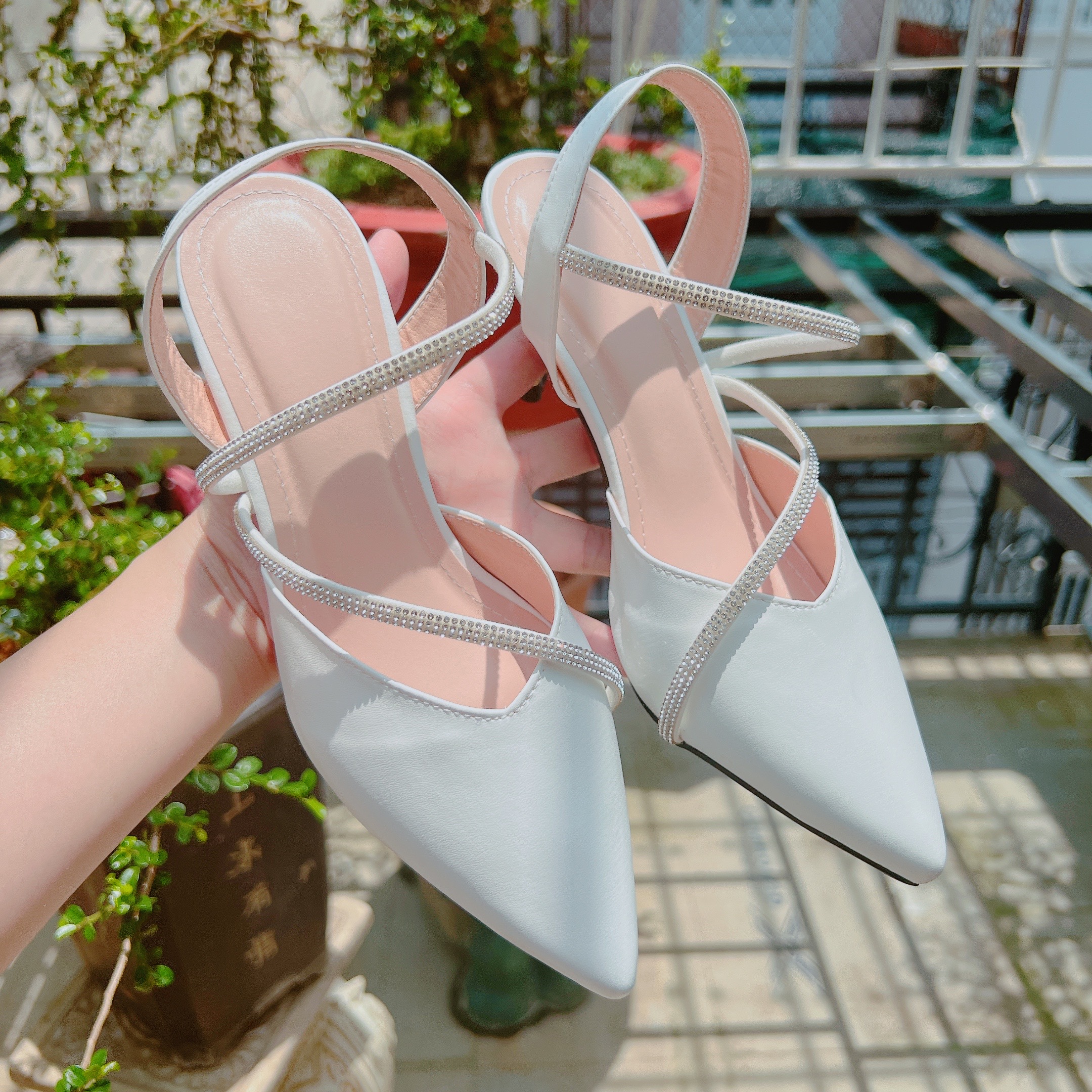 Giày nữ gót nhọn phối dây đá cao 7cm (Fom to 1.5 ) - V7