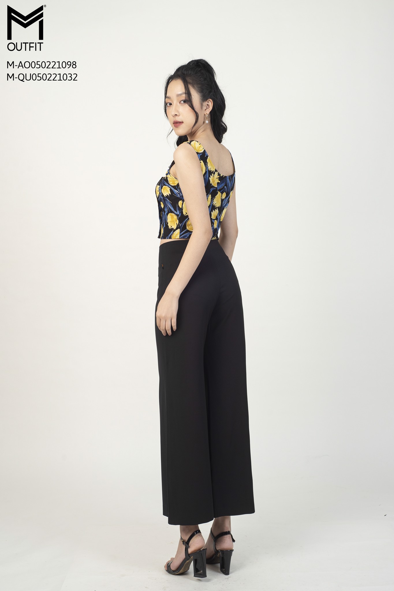 Quần ống rộng, đính cúc gỗ - mmoutfit