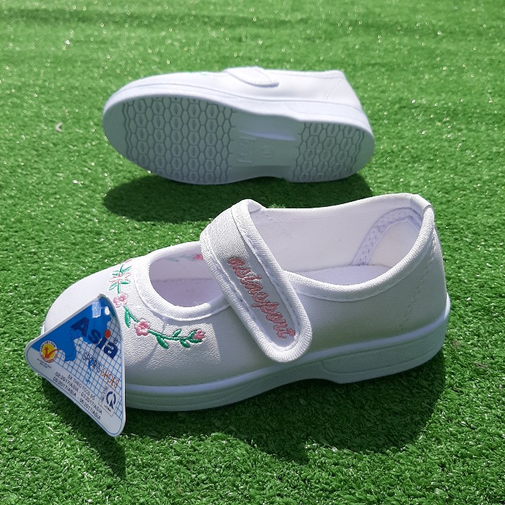 Girls' Shoes for School and Play with Embroidered Straps in Pu Leather