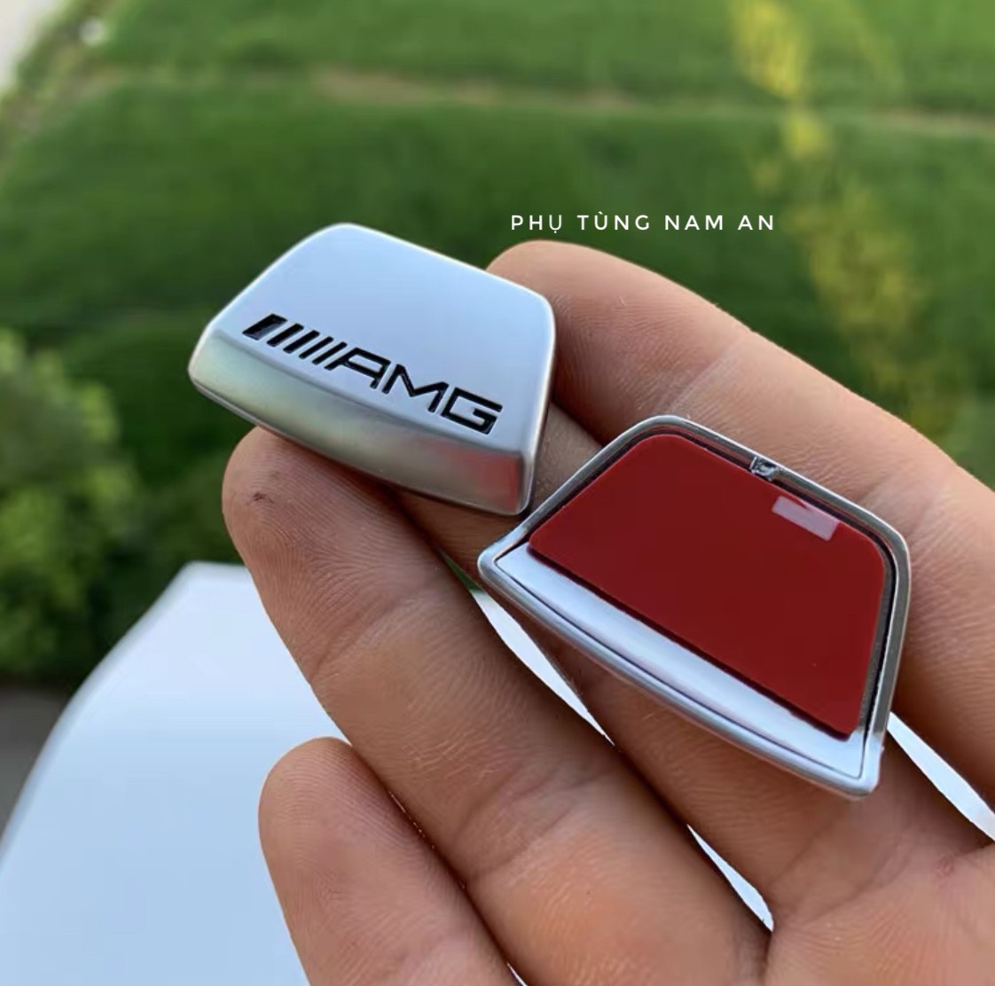 ỐP VÔ LĂNG AMG MERCEDES (LOGO VÔ LĂNG AMG)