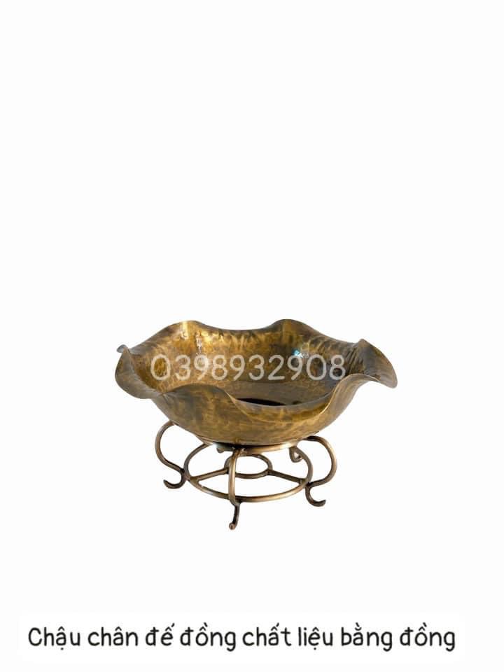 Bát đồng chân đế chất liệu bằng đồng