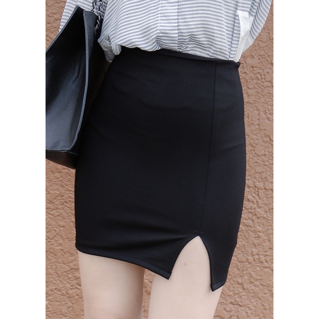Chân váy ngắn xẻ trước thời trang