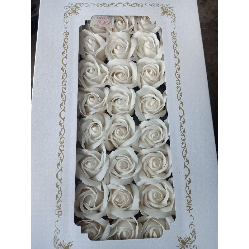 Hộp 50 bông hoa hồng sáp