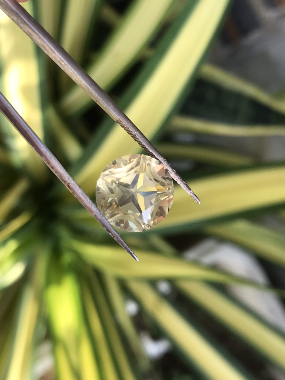Đá citrine vàng chanh tự nhiên ( kt 10 mm)