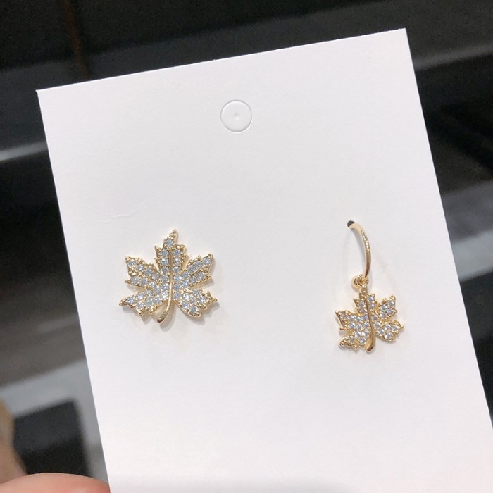 Bông tai nữ khuyên tai cá tính sang trọng cute S925 kim bạc bông tai bất đối xứng chiếc lá dát zircon Honey Stars-716451