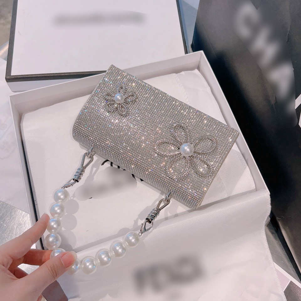 Clutch nữ nạm đá đính bông thời trang