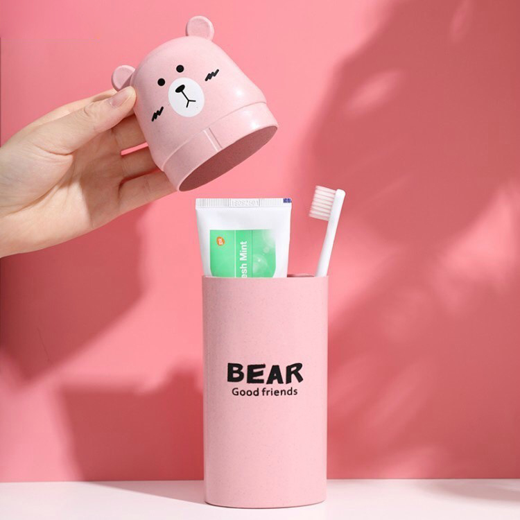 Easy to carry bear's toothbrush, toothpaste, razor with dust cover