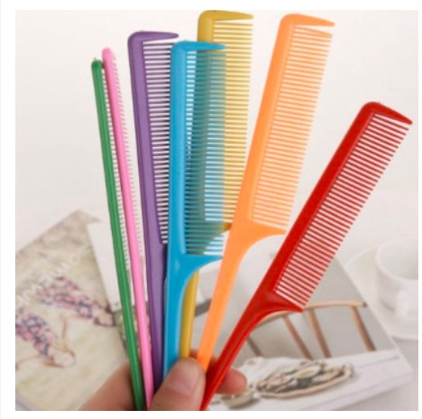 Lược mini chải đầu đuôi nhọn (Shop giao màu ngẫu nhiên)