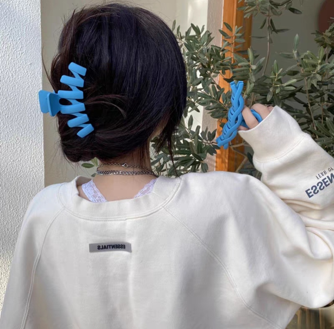 Kẹp càng cua phong cách Hàn Quốc