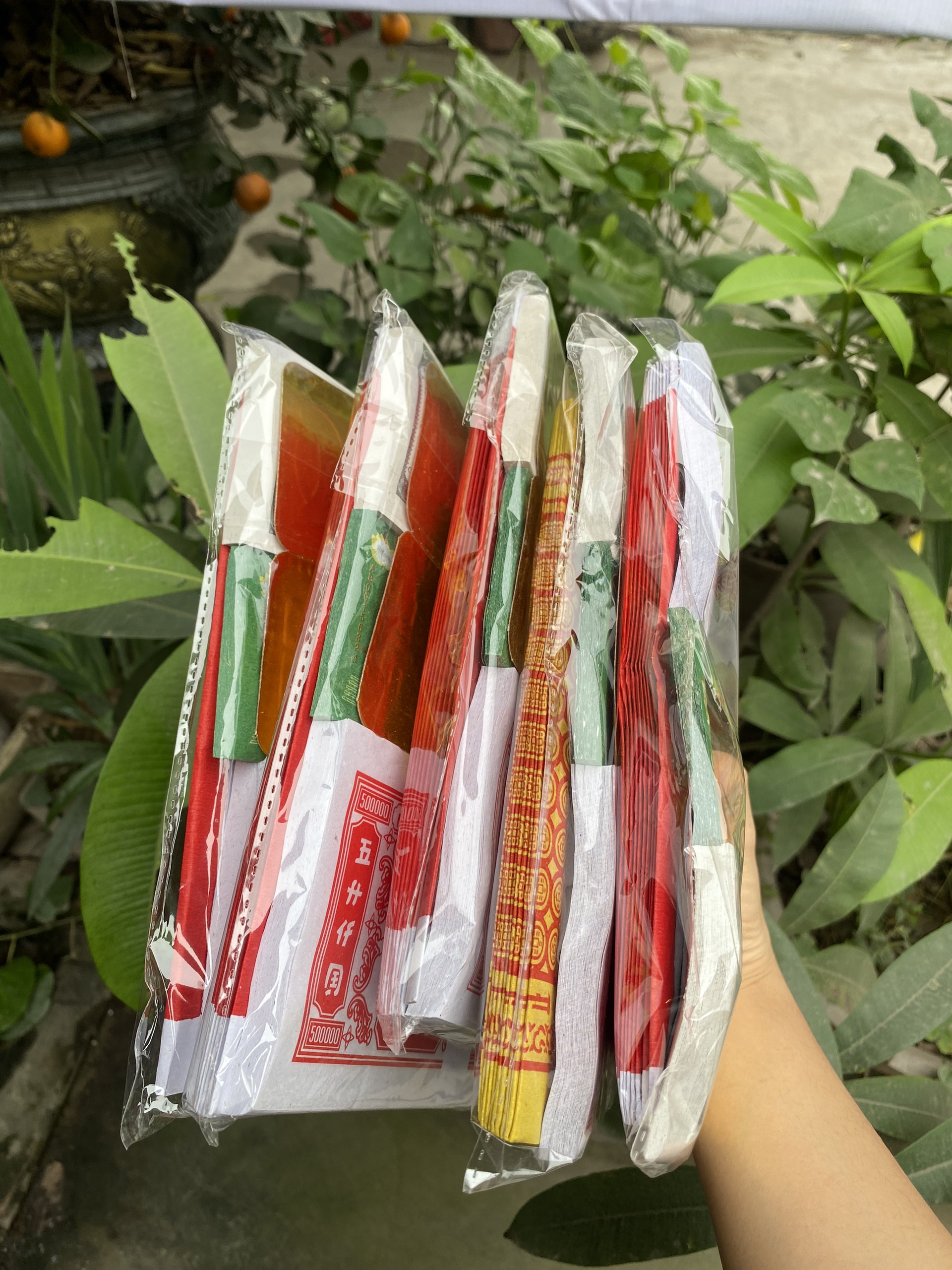 Lễ tiền vàng - tiền mã thờ cúng