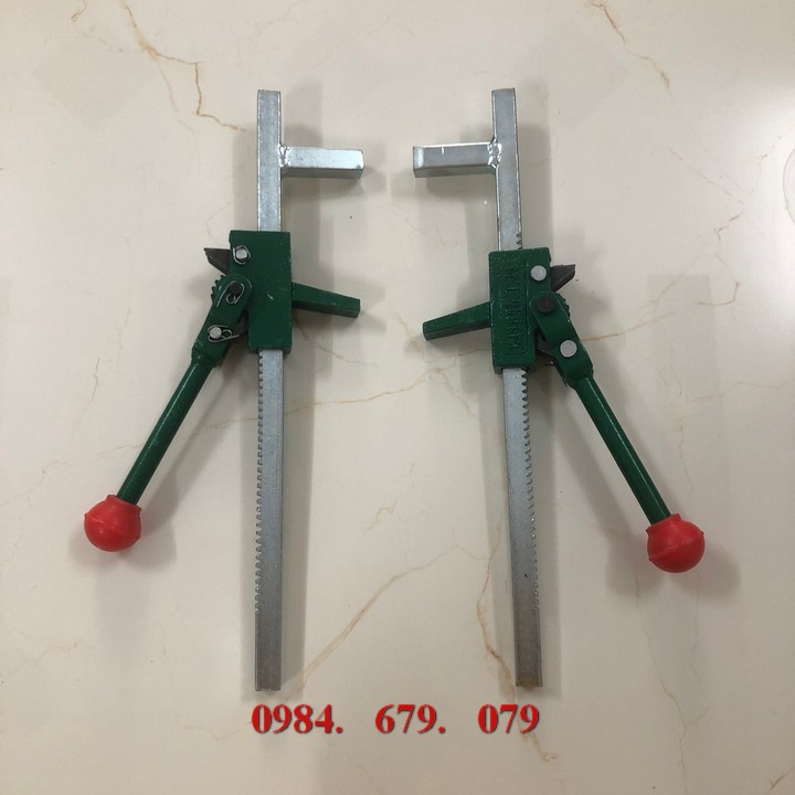 Tay banh lốp xe ô tô tải