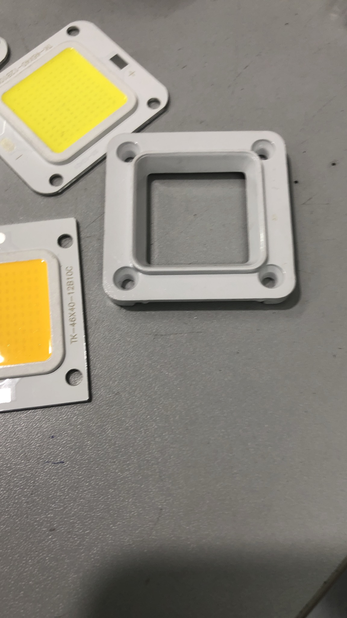 CHÍP LED COB EPISTAR 50w , kèm holder chụp chíp