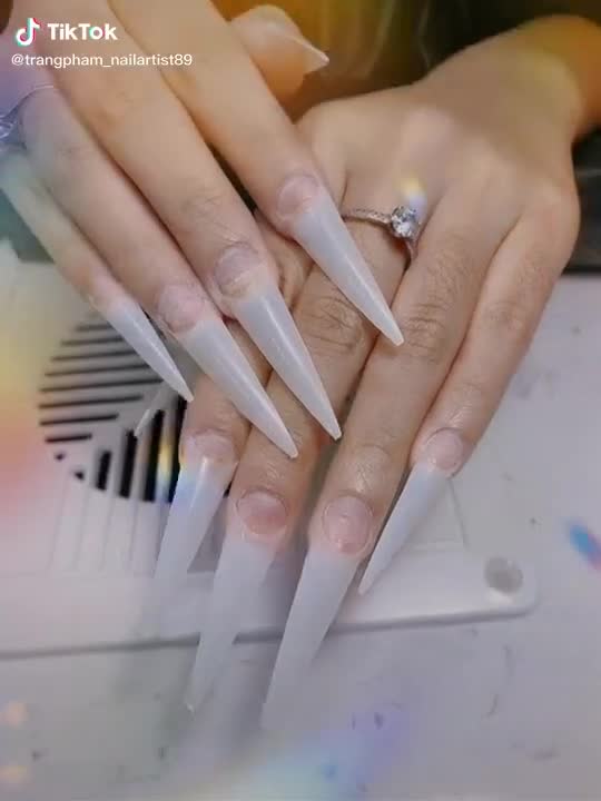 Móng tip nhọn dài làm nail
