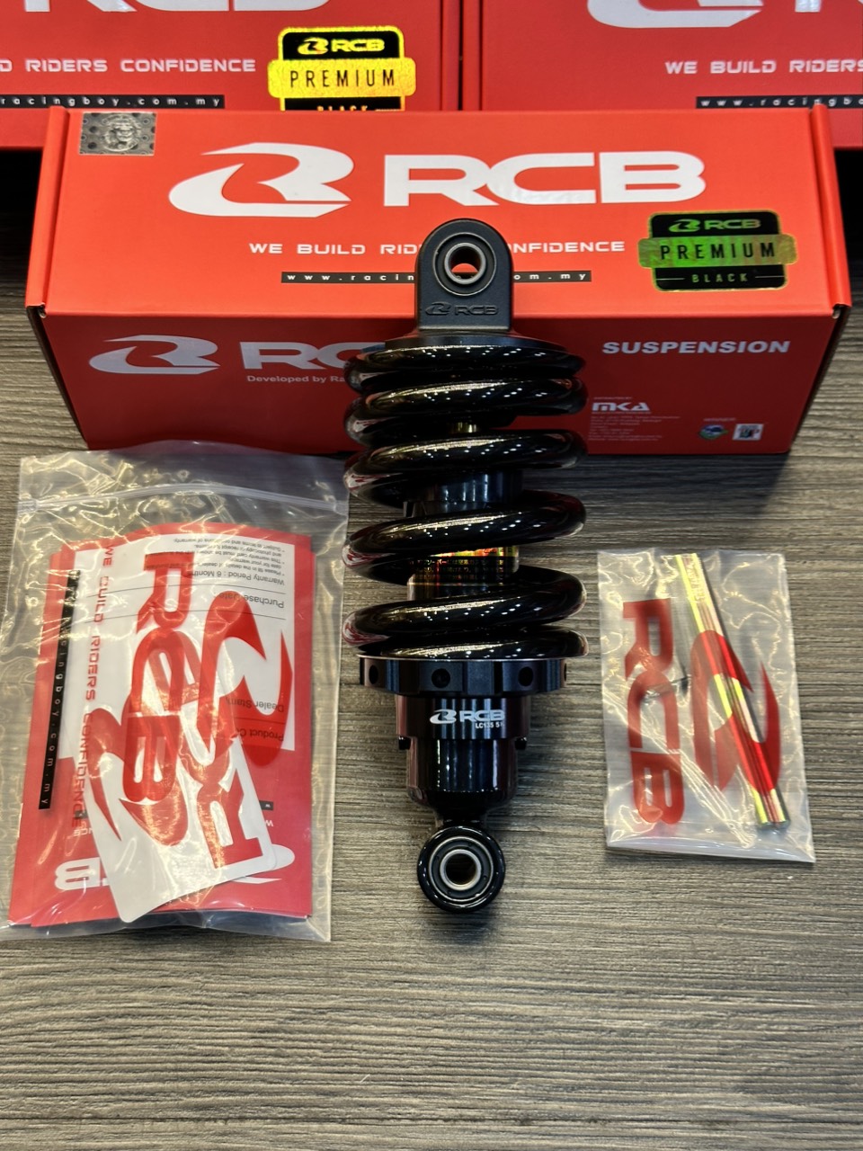 Phuộc sau RCB Ex135 mẫu M2 đen ty vàng